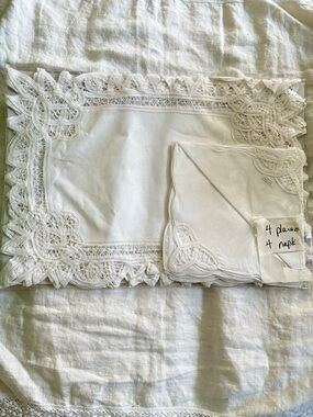 White Lace Trim Placemat and Napkin Set - 4 Pieces vintage